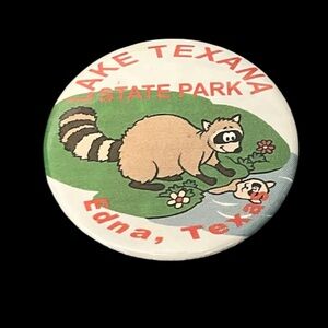 VTG Lake Texana State Park Round Pinback Metal Button Edna Texas Raccoon